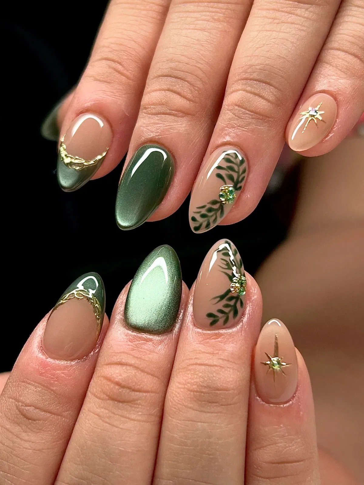 forest-green-nails_ashearts.nails_16.webp