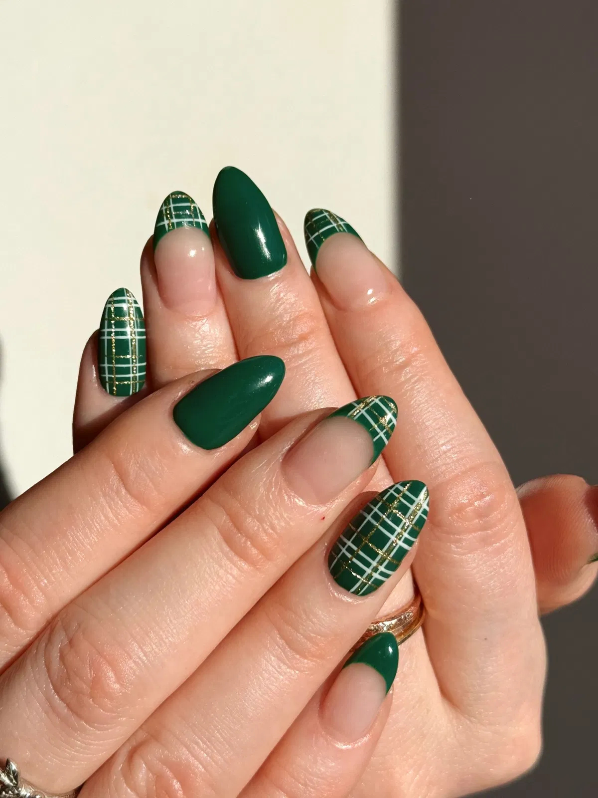 forest-green-nails_nailartbyqueenie_11.webp