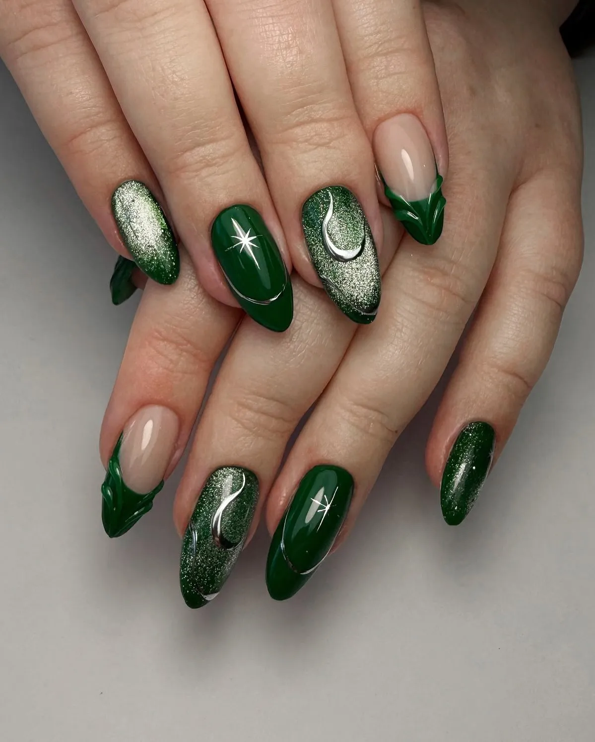 forest-green-nails_plaisir.nailart_17.webp