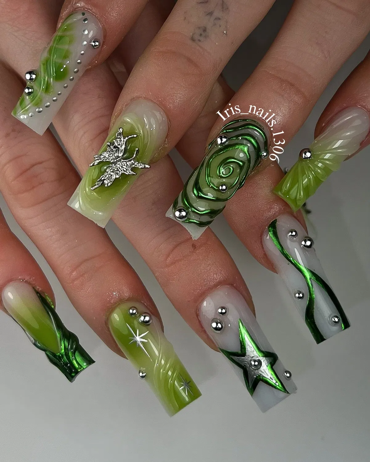 green-nails-acrylic_iris_nails.1306_12.webp
