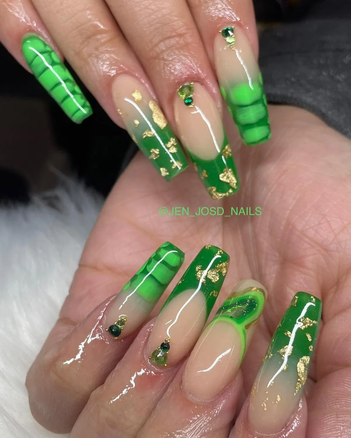 green-nails-acrylic_jen_josd_nails_14.webp