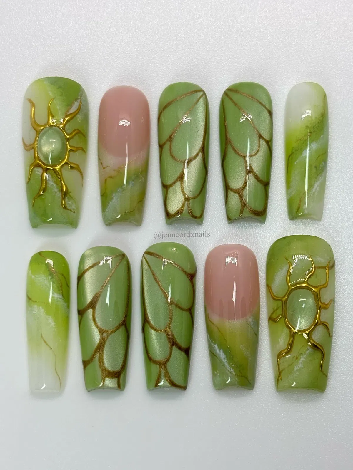 green-nails-acrylic_jenncordxnails_6.webp
