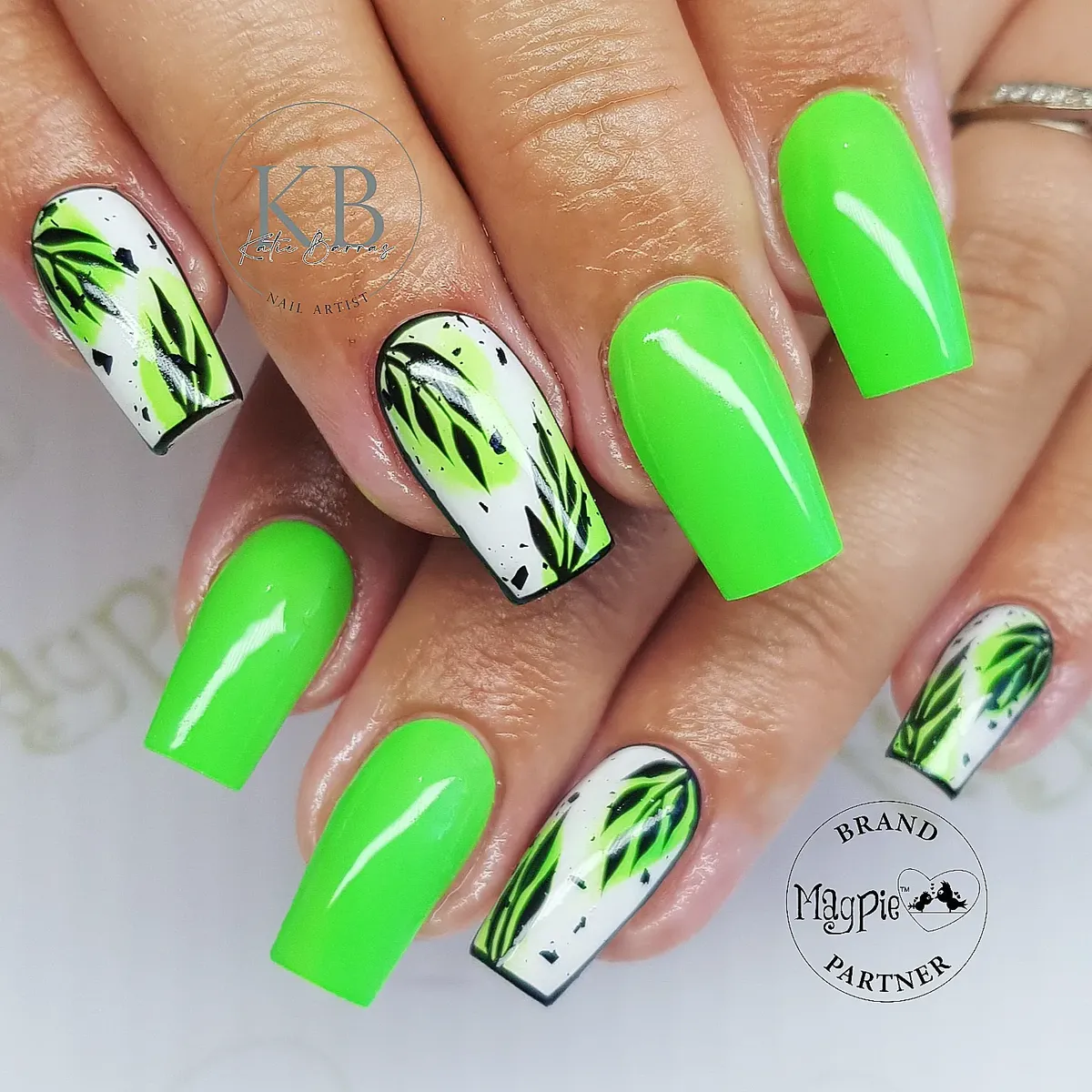 green-nails-acrylic_nailsby_katie_b_9.webp