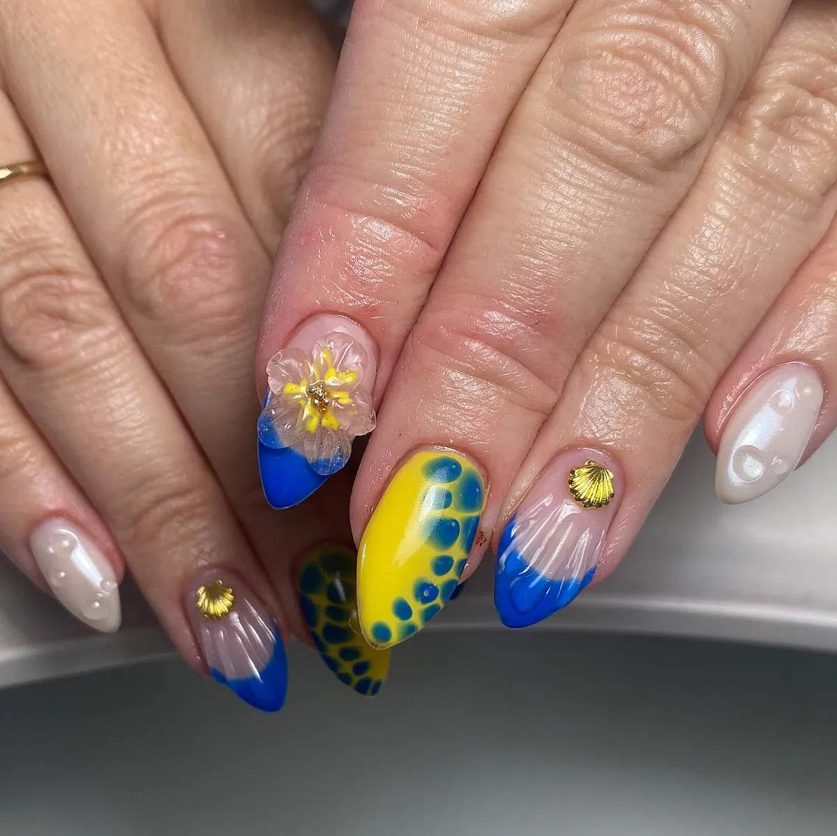 Blue and yellow set with raised floral and shell details
