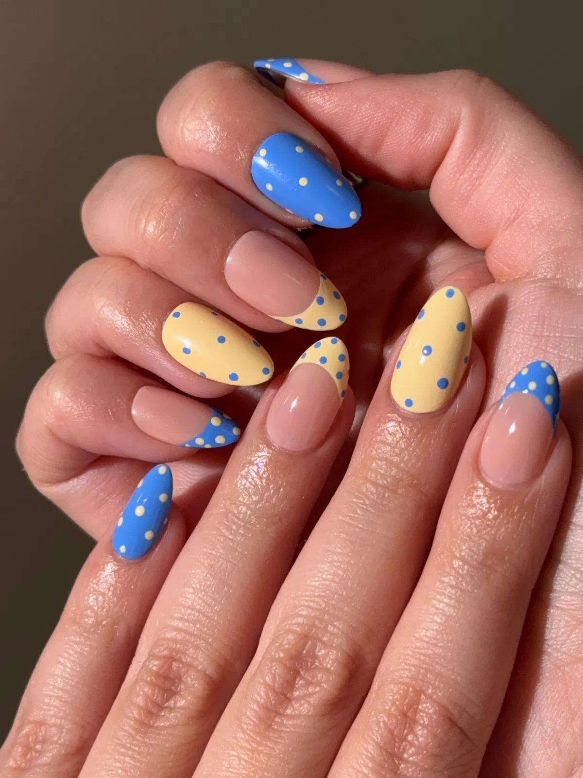 lemon-and-blue-nails_avrnailswatches_2-2.webp