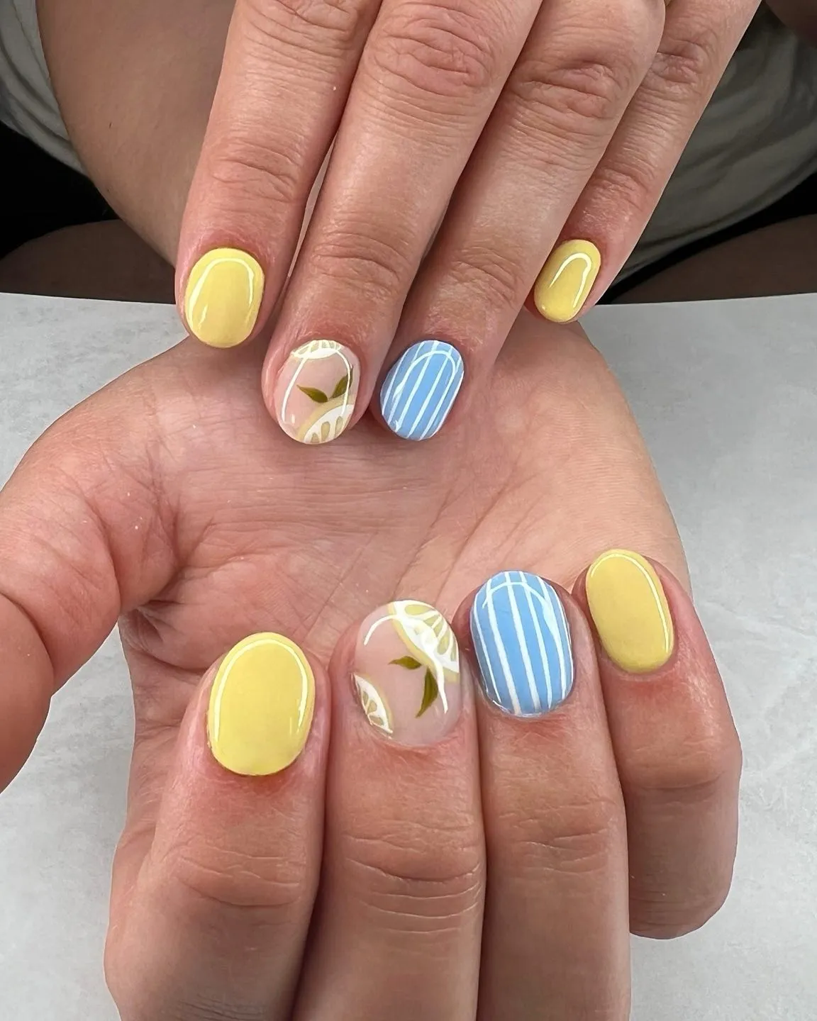 lemon-and-blue-nails_kokoandclaire_5-2.webp