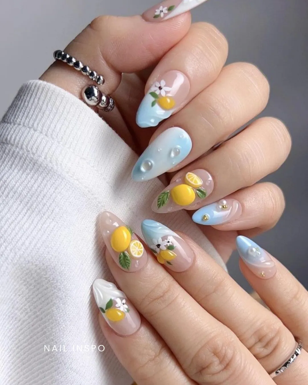 lemon-and-blue-nails_zazanailsandspa_13-2.webp