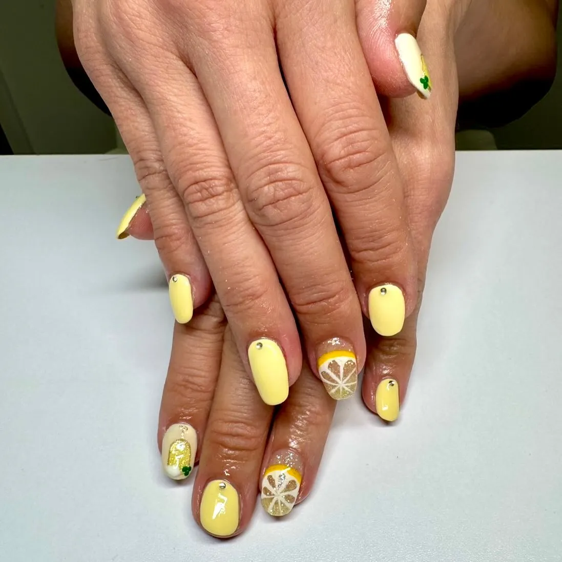Pale yellow set with stud accents and lemon-slice details