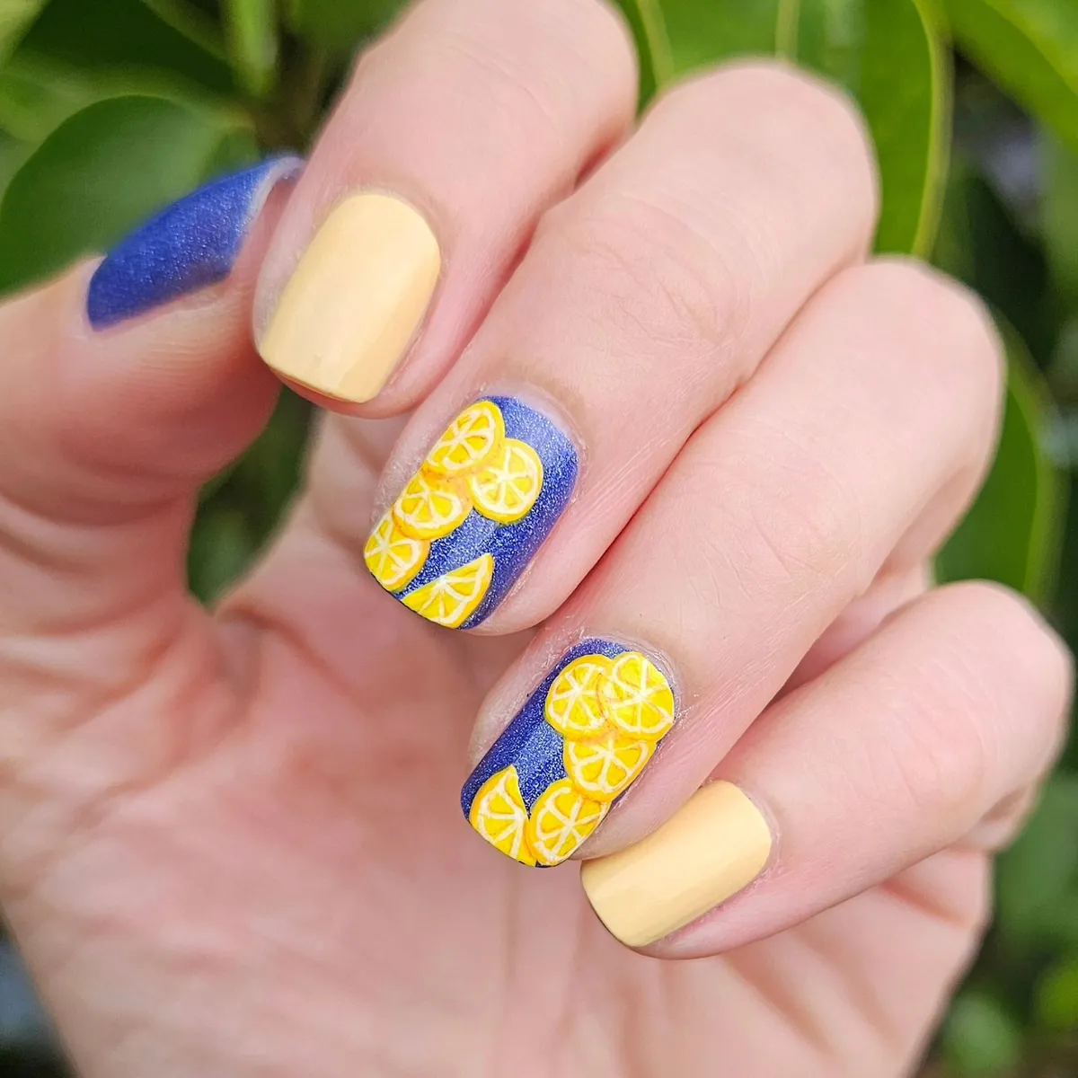 Deep blue base with clustered lemon slices
