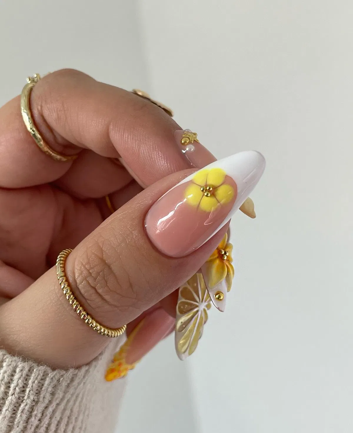lemon-nails-designs_nailzkatkat_9.webp