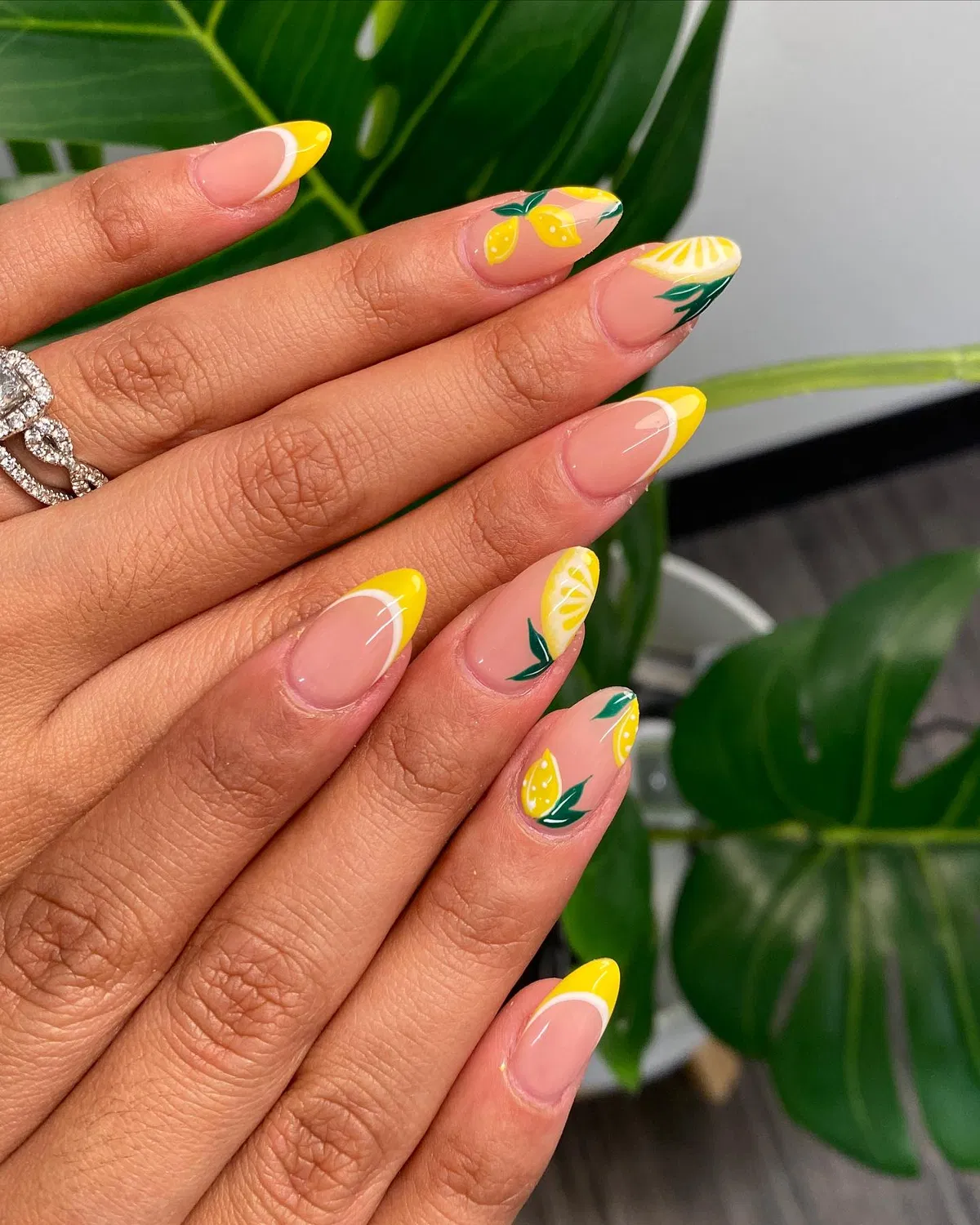 lemon-nails-designs_nylove_nail_18.webp