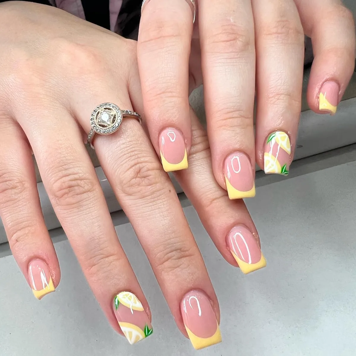 lemon-nails_cknailsbarsilsden_11.webp