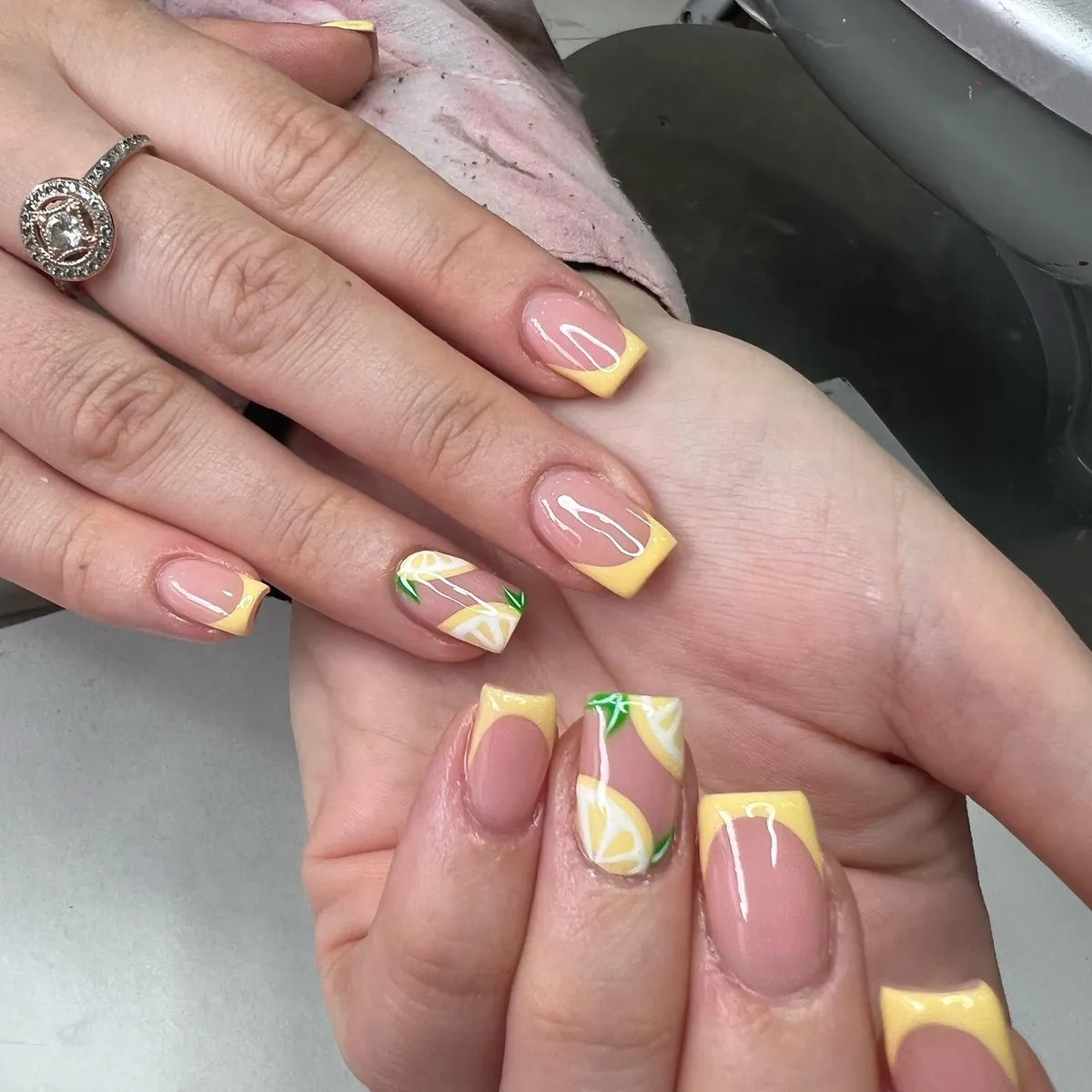 lemon-nails_cknailsbarsilsden_18.webp