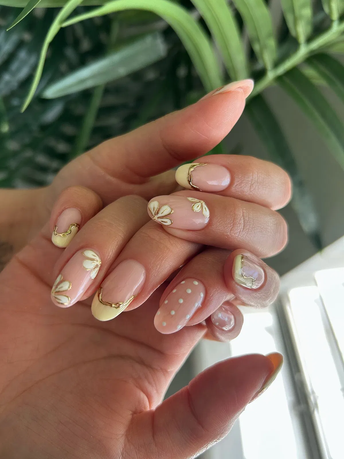 lemon-yellow-nails__by_shelley_6-1.webp