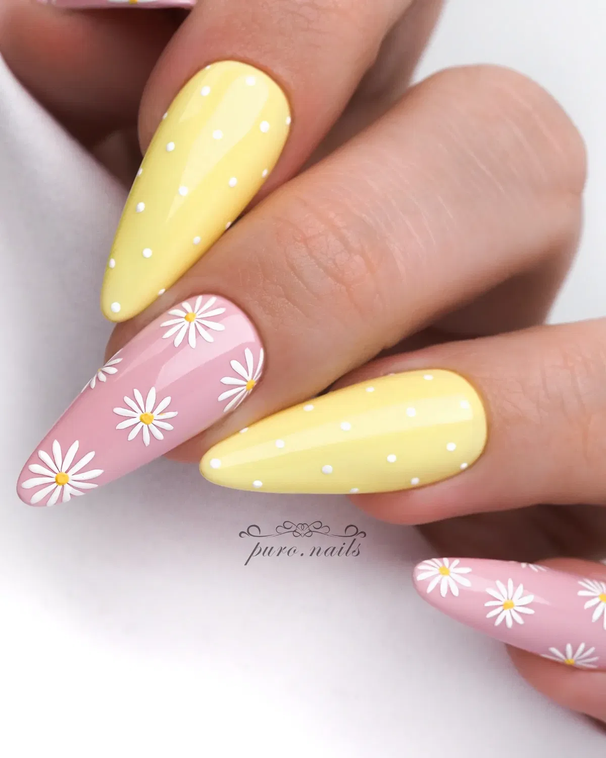 lemon-yellow-nails_puro.nails_9-1.webp