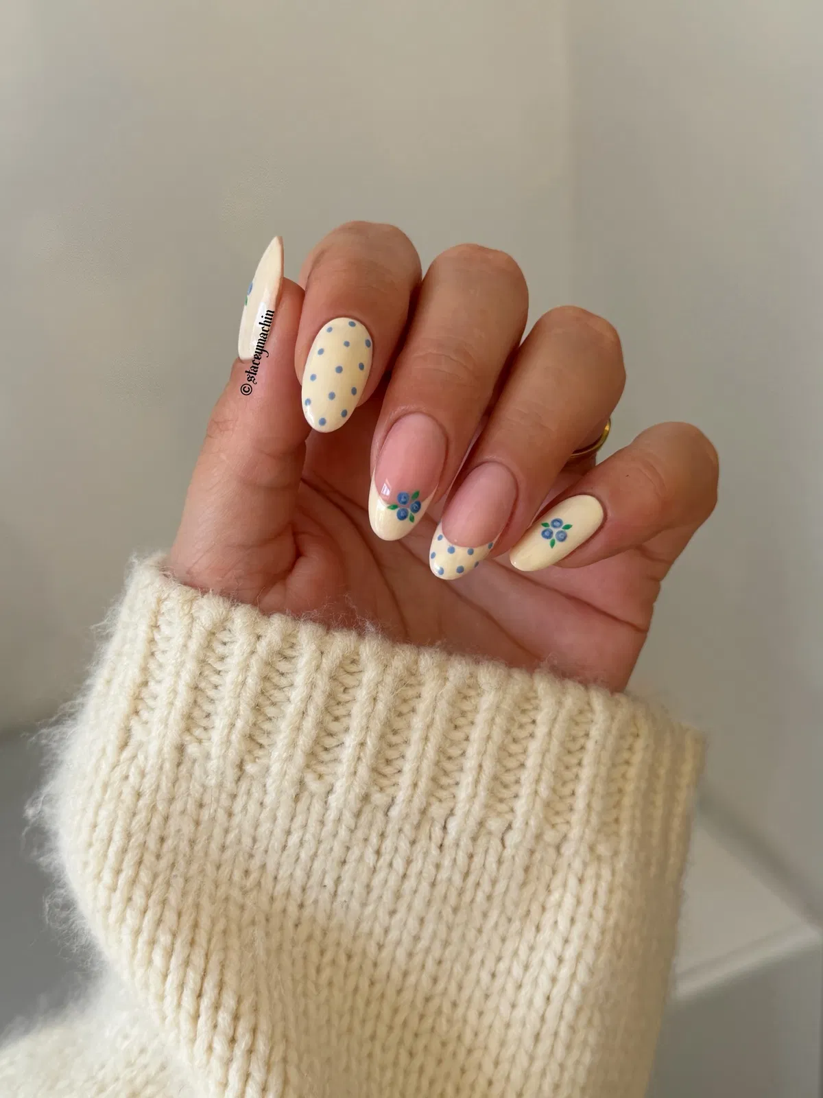 lemon-yellow-nails_staceymachin_4-1.webp