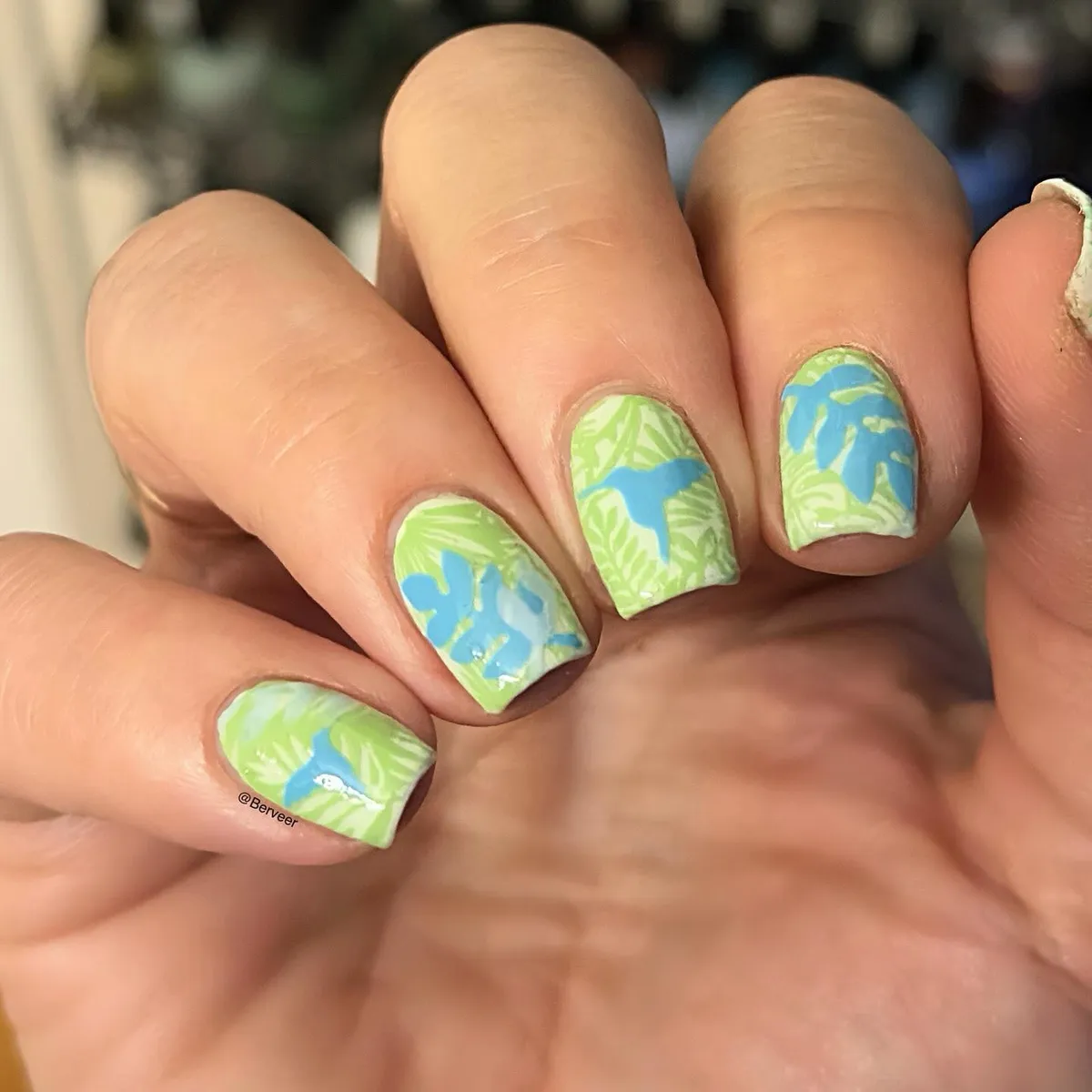 light-green-nails_berveer_5.webp