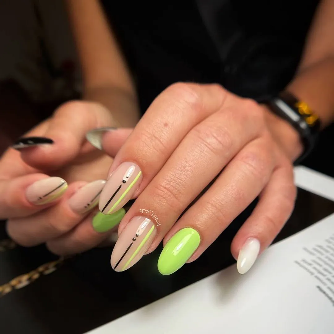 light-green-nails_nails_pcb_2.webp