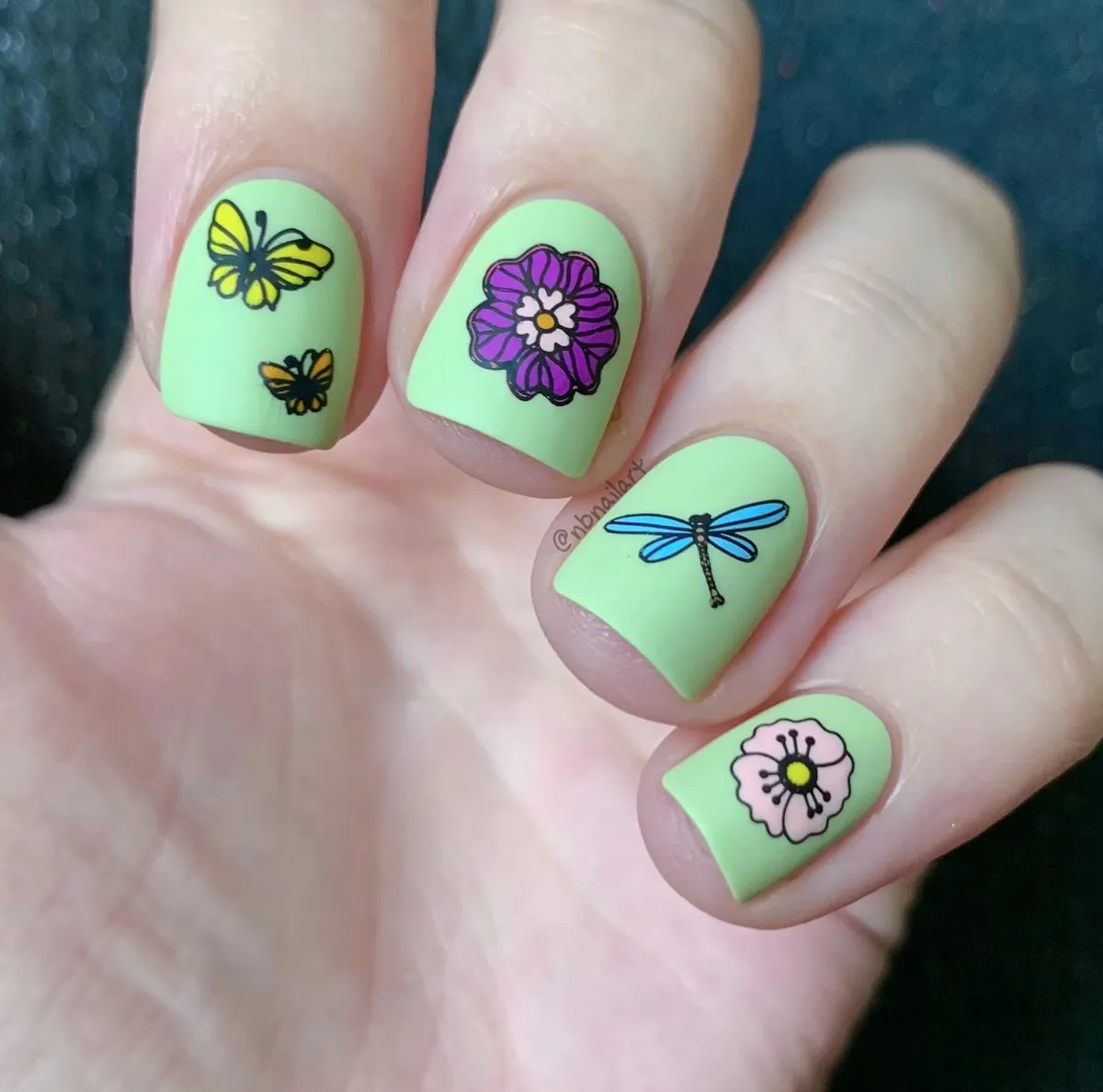 light-green-nails_nbnailart_3.webp