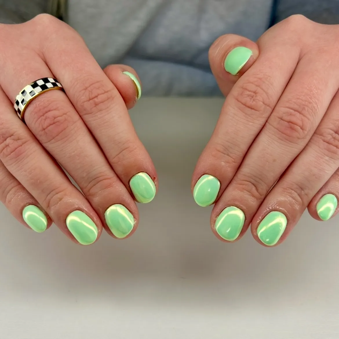 light-green-nails_sammienails__8.webp