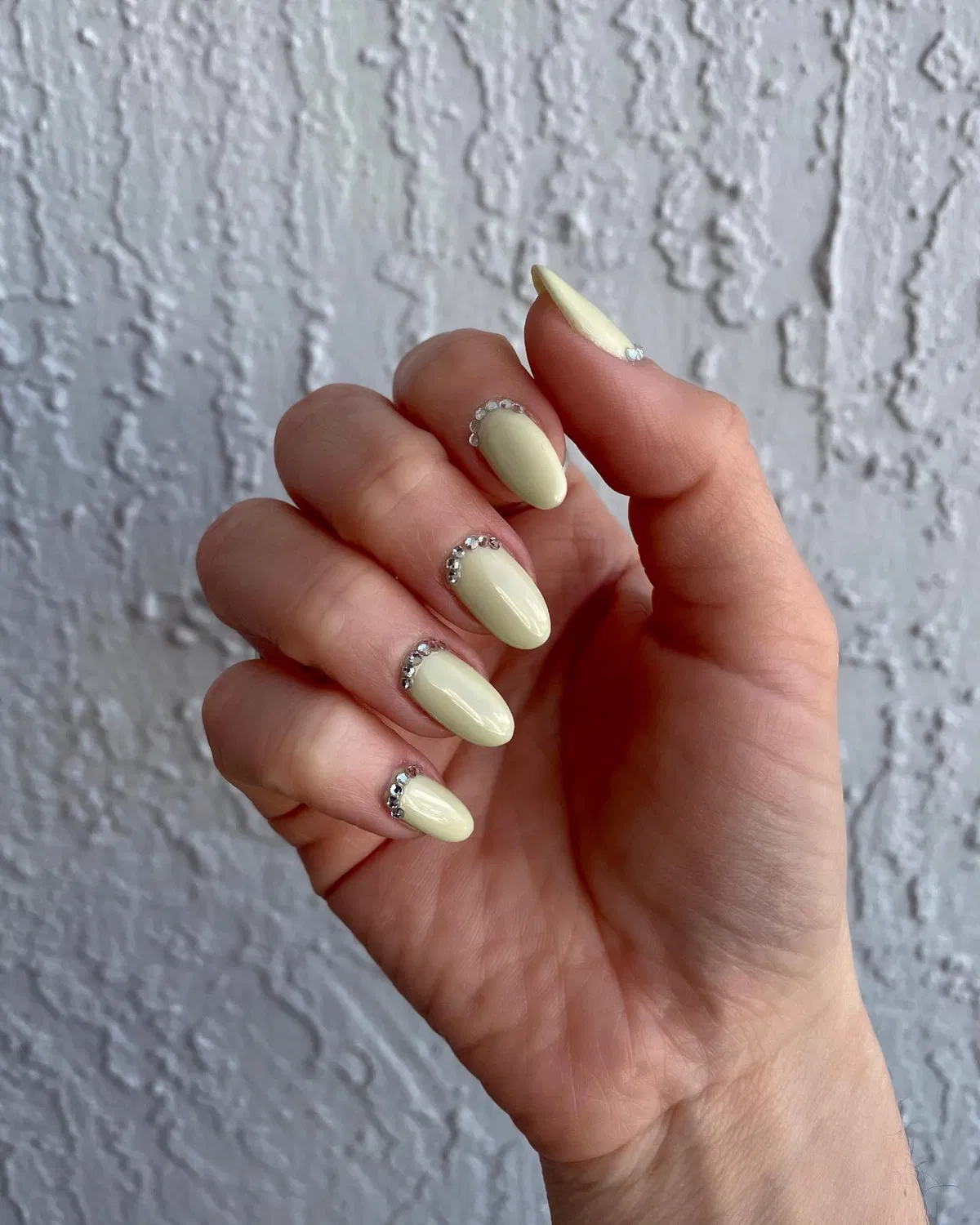 light-green-nails_wanadiramirez_17.webp