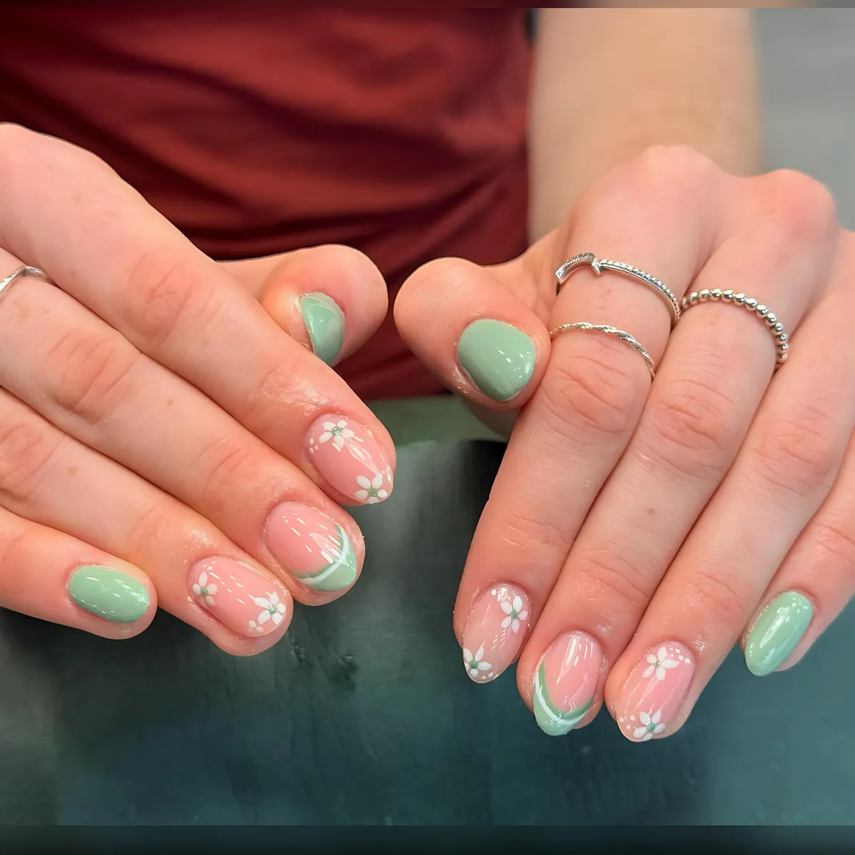 mint-green-nails_emerald_nails_beauty_13.webp