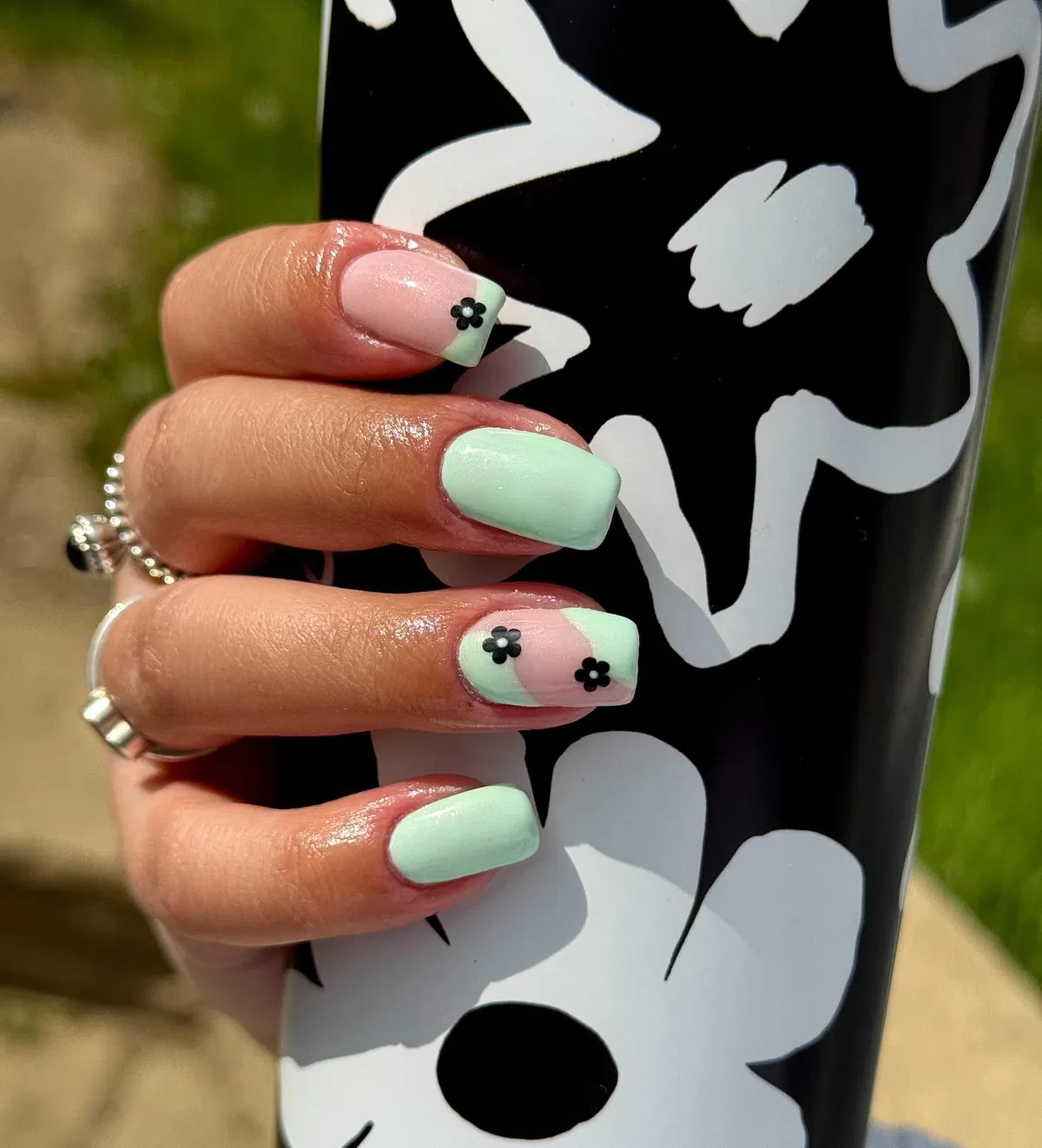mint-green-nails_nailedbynatalia___9.webp