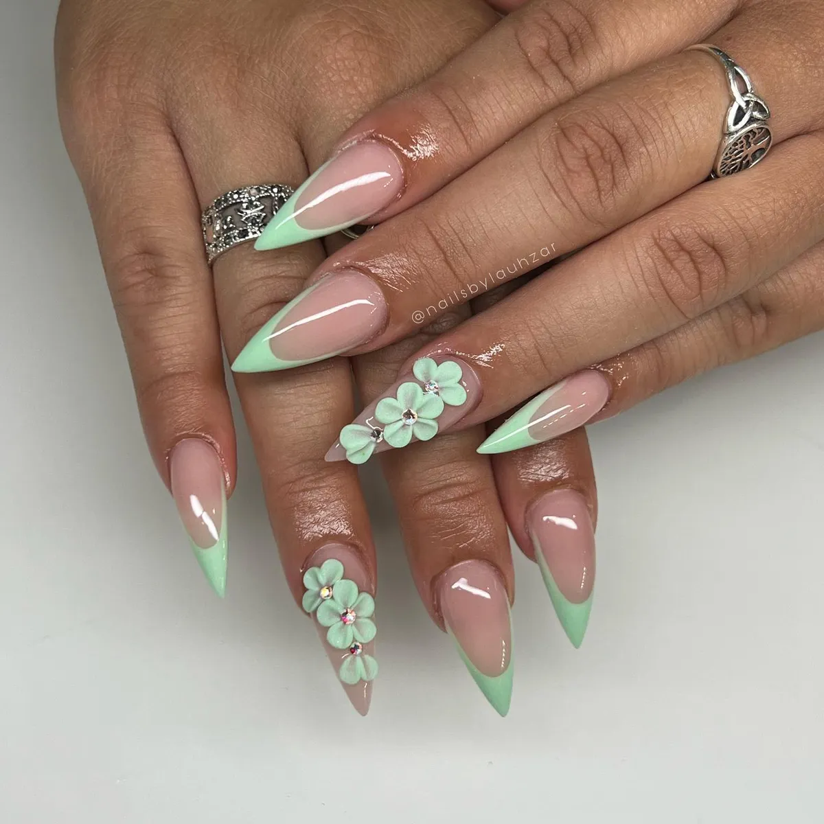 mint-green-nails_nailsbylauhzar_11.webp