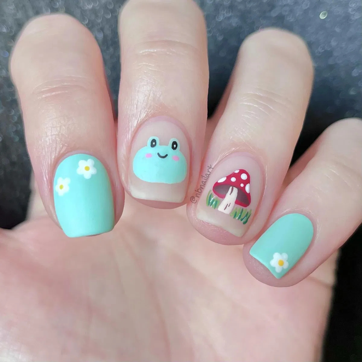 mint-green-nails_nbnailart_3.webp