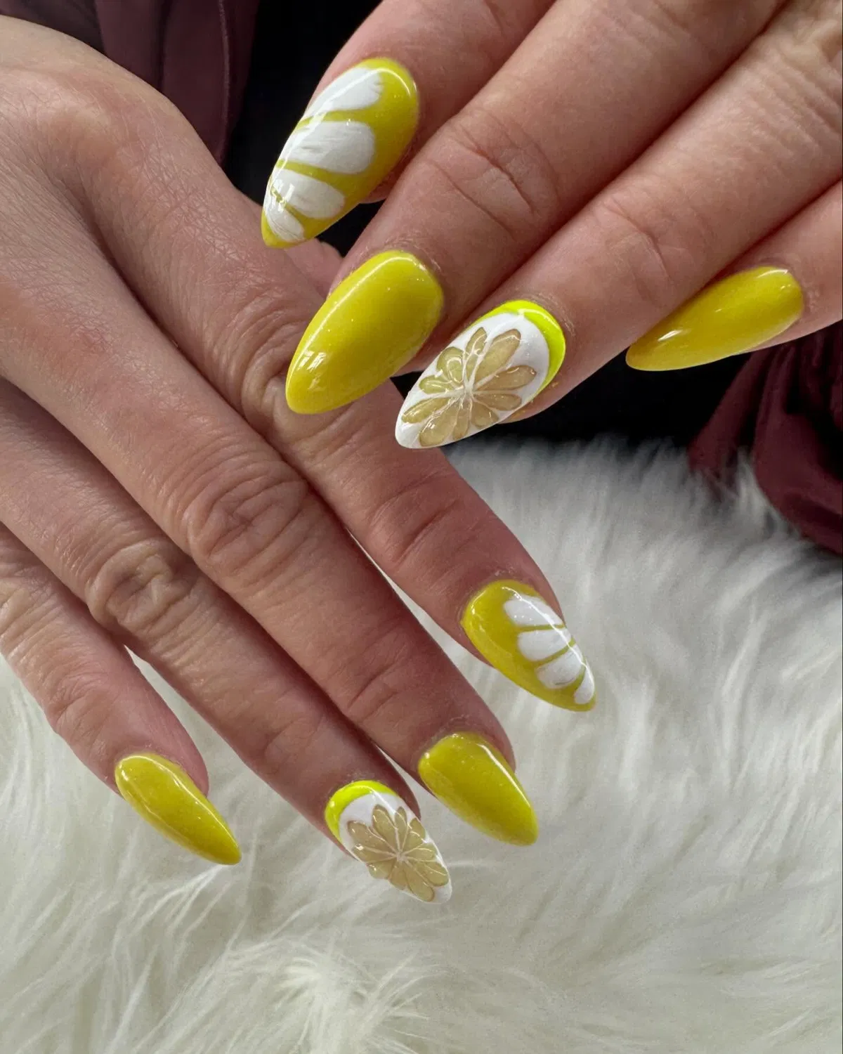 Yellow-green set with white petal accents and citrus-slice detail
