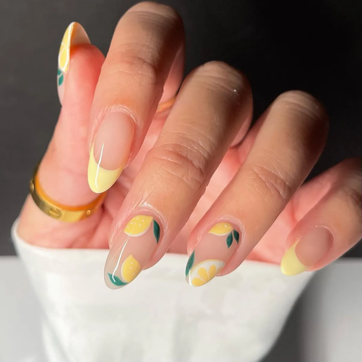 nails-lemon_nailswithaby_14.webp