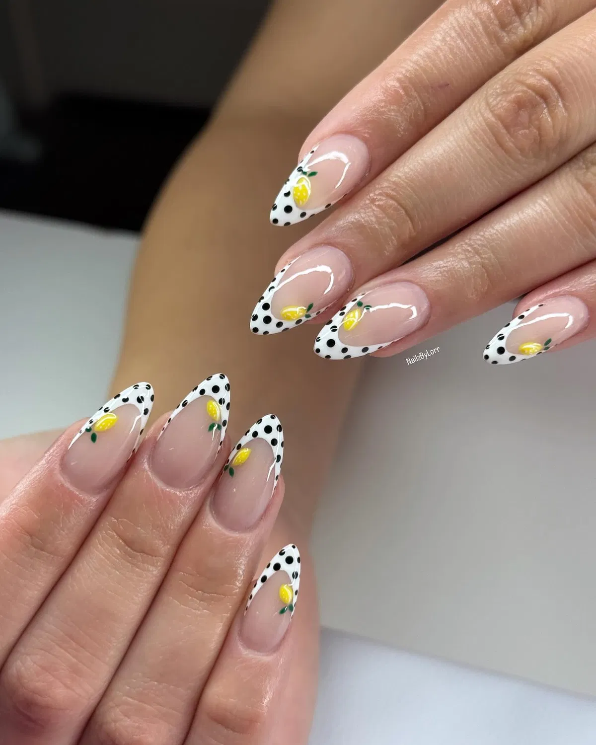 nails-lemon_nailzbylorr_4.webp