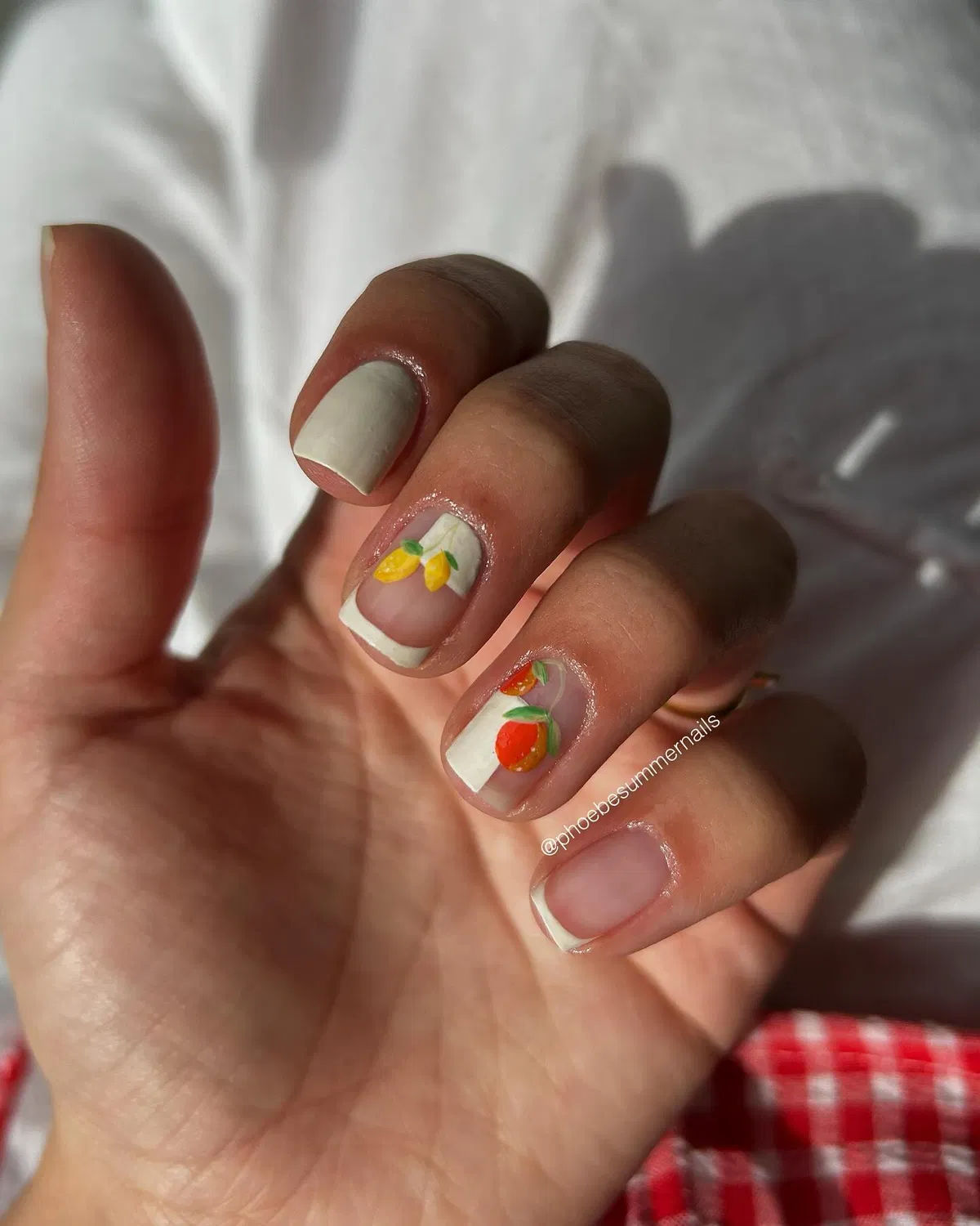 nails-lemon_phoebesummernails_3.webp