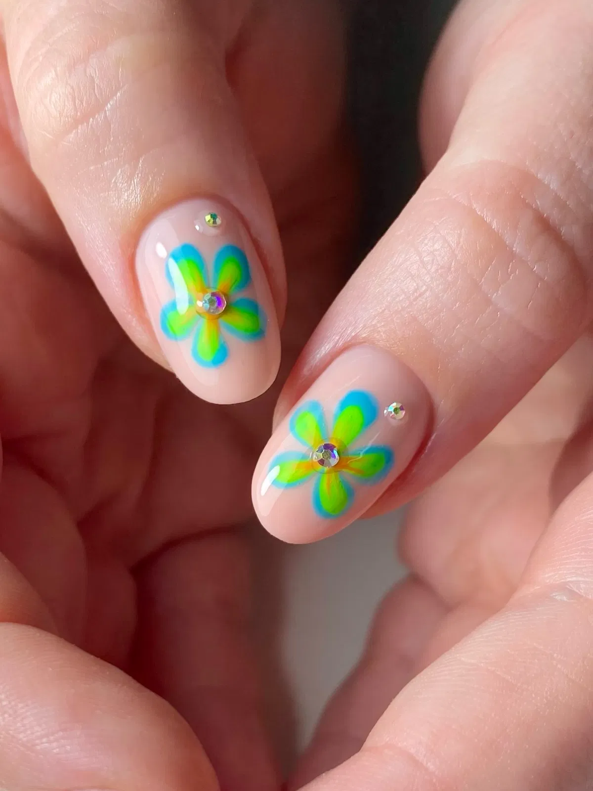 nails-summer_emilia_rose_beauty_6.webp