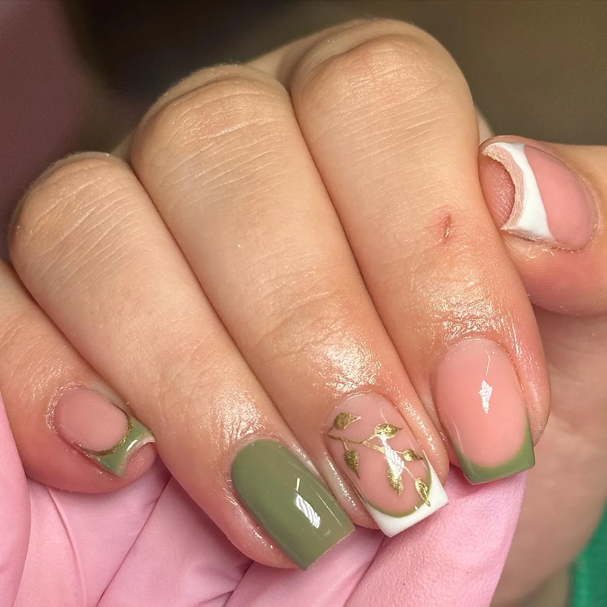 olive-green-nails_aimeebellabeauty_19.webp
