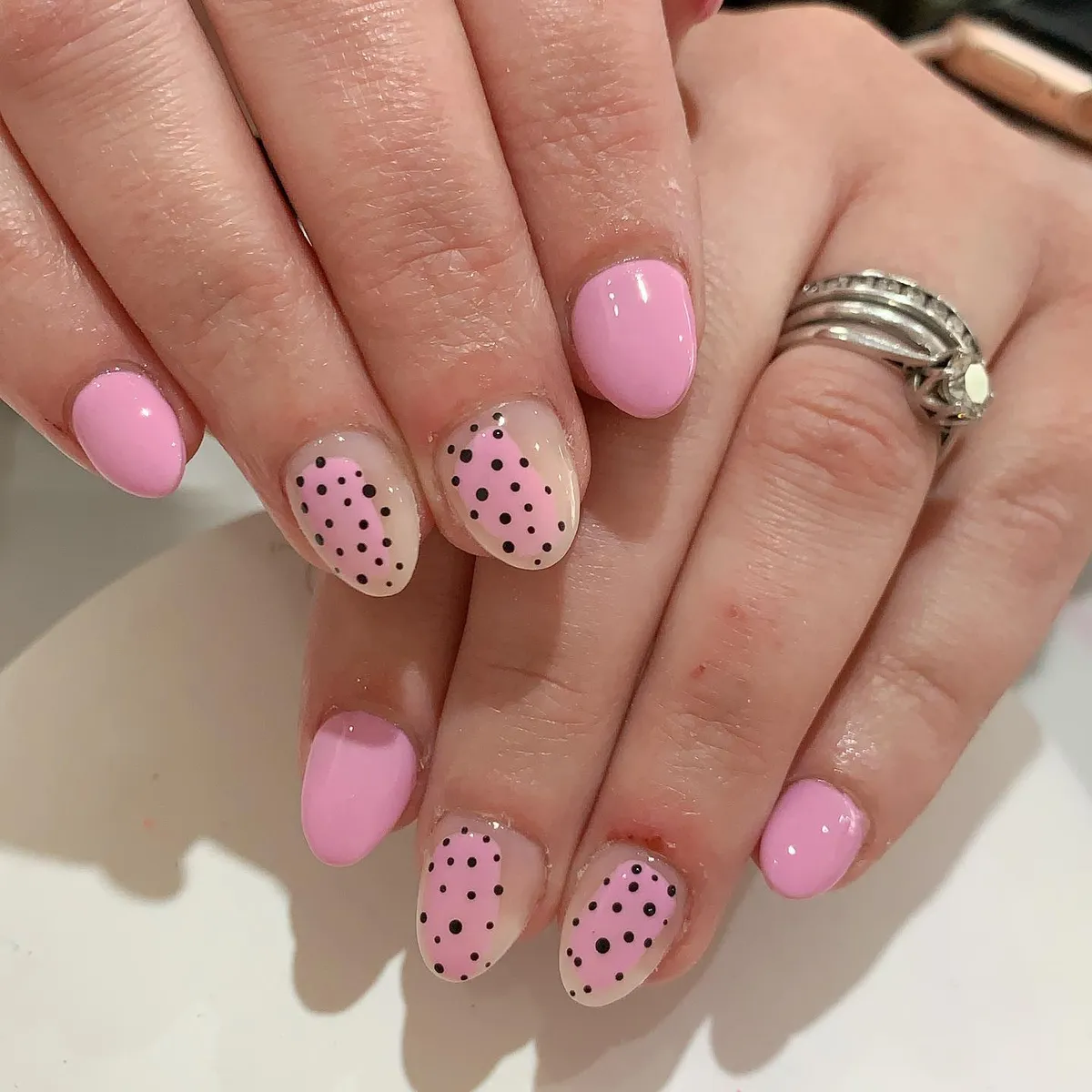 short-summer-nails_adorenailspa43_11.webp