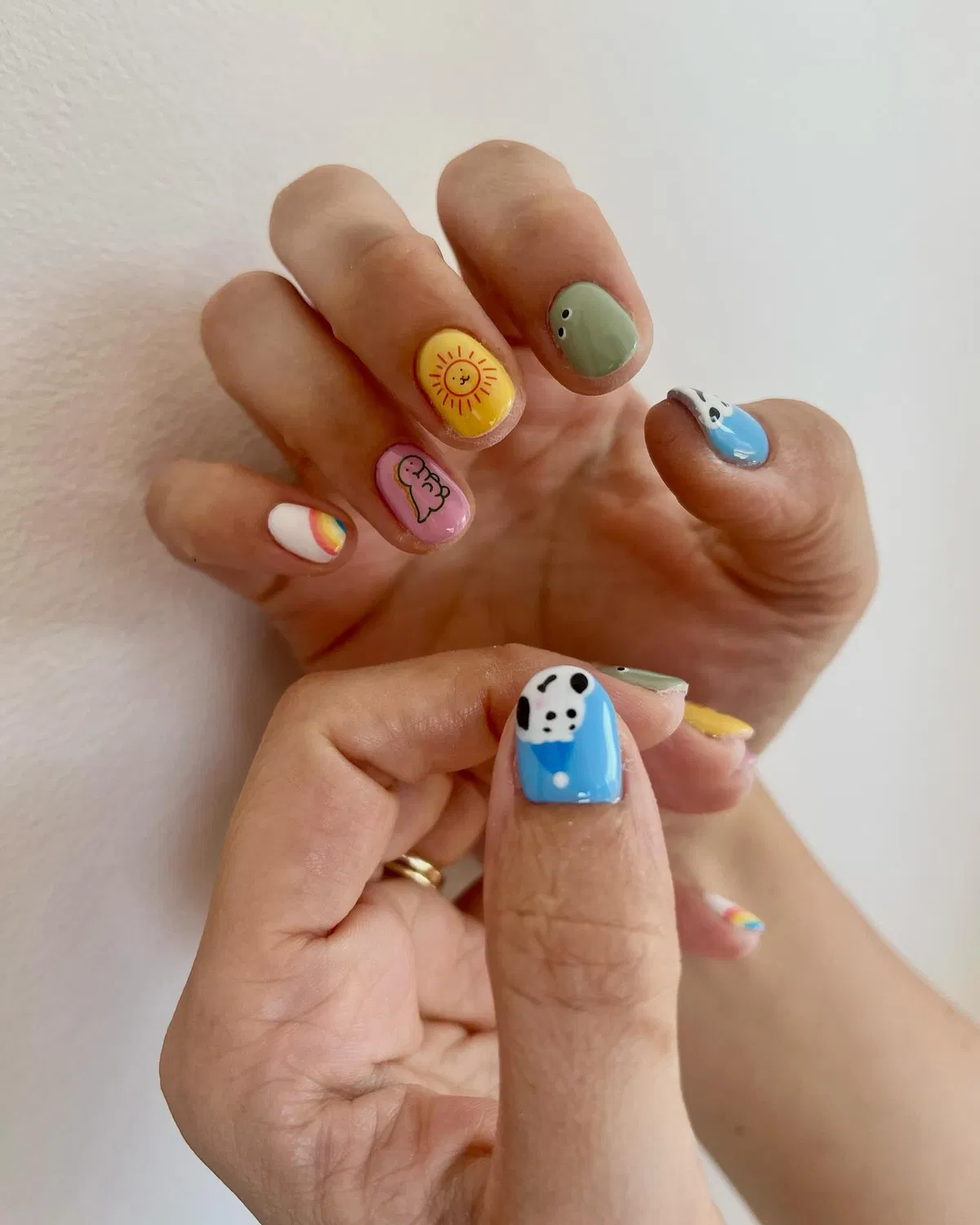 short-summer-nails_andradafifi_nails_4.webp