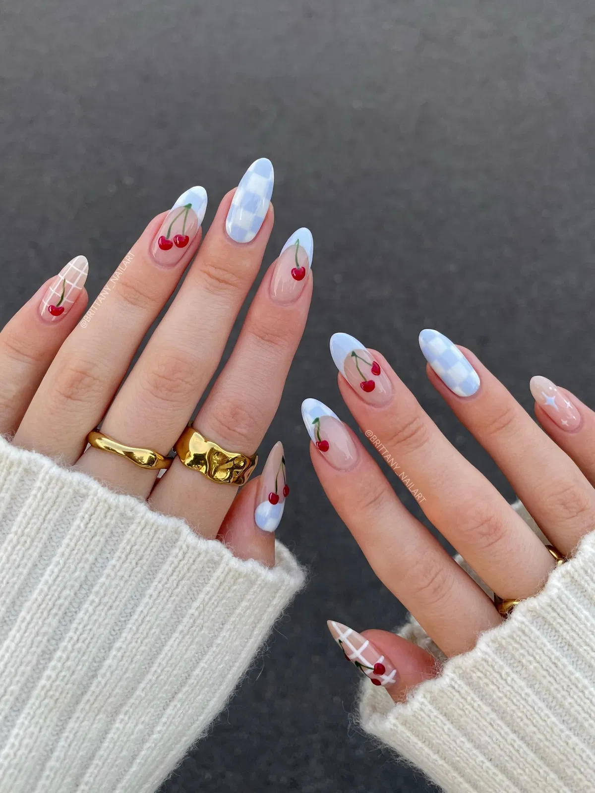 simple-summer-nails_brittany_nailart_13.webp