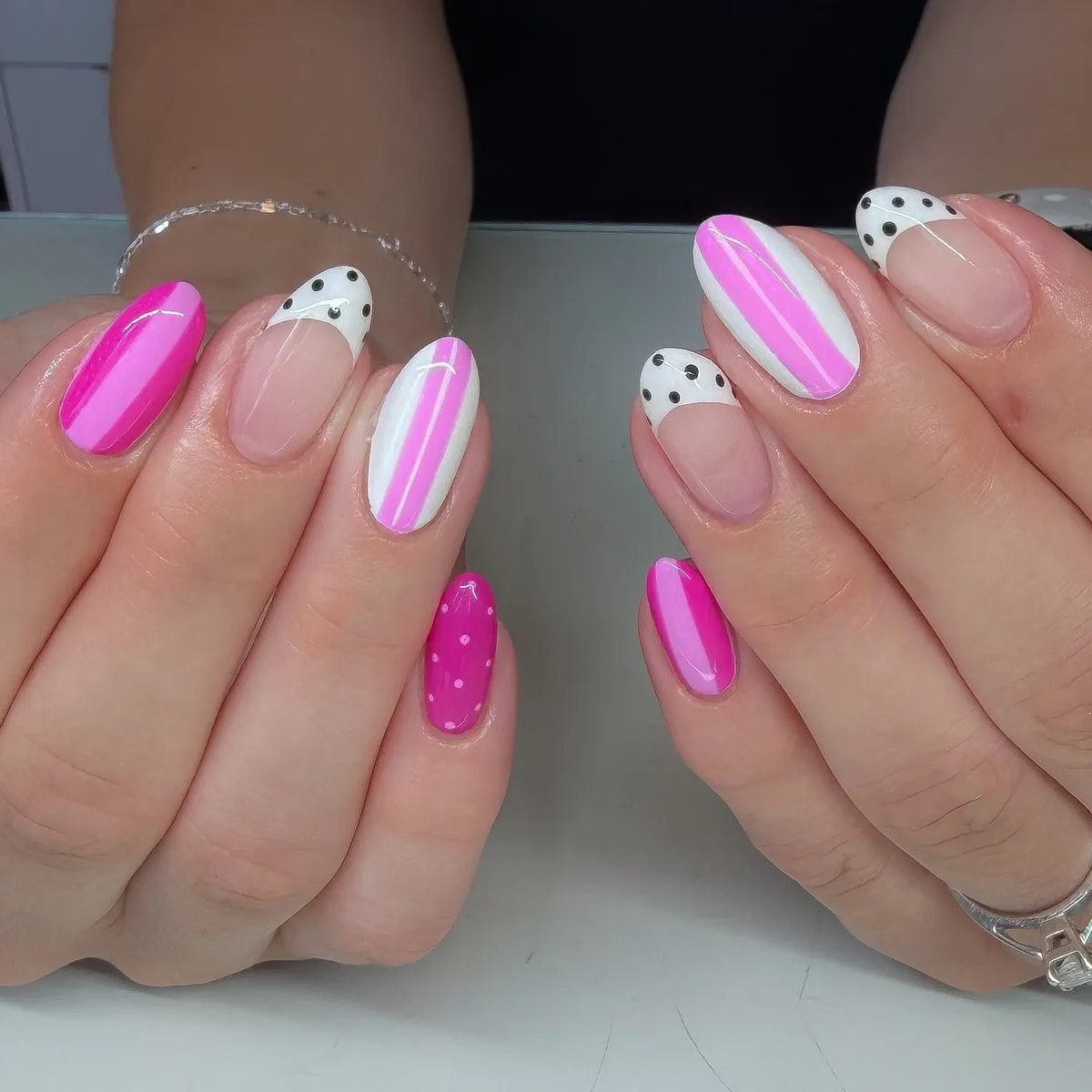 simple-summer-nails_bykylinavery_1.webp