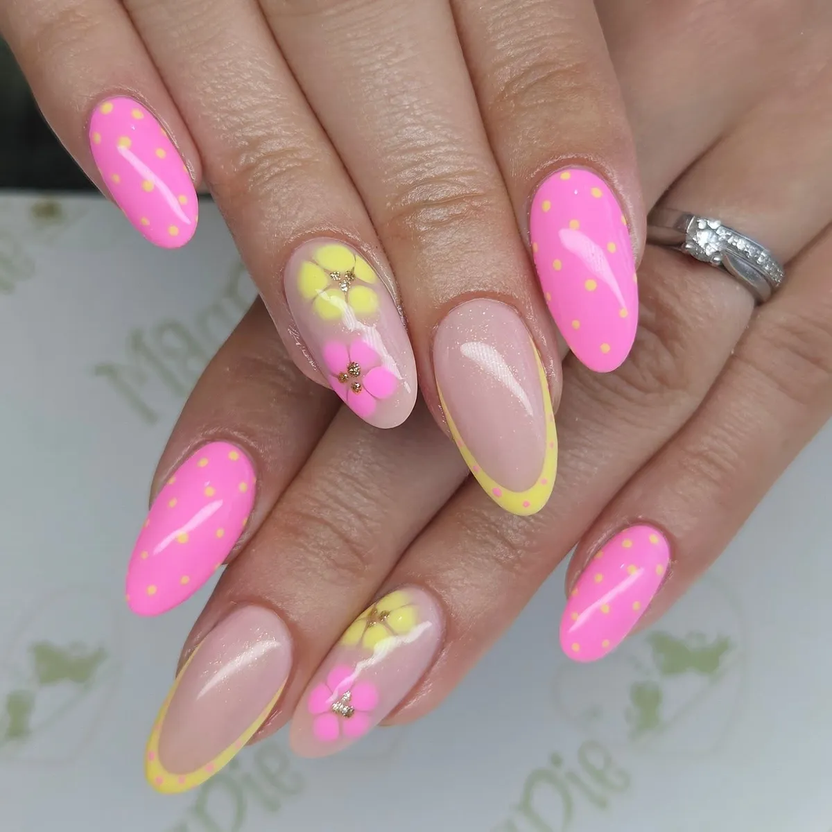 simple-summer-nails_nailsby_katie_b_18.webp