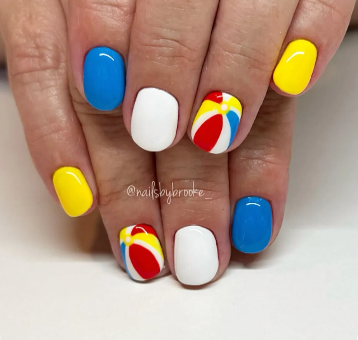 simple-summer-nails_nailsbybrooke_5.webp