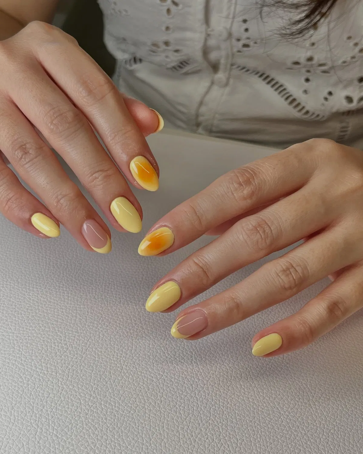 simple-summer-nails_sunnyj_nailstudio_9.webp