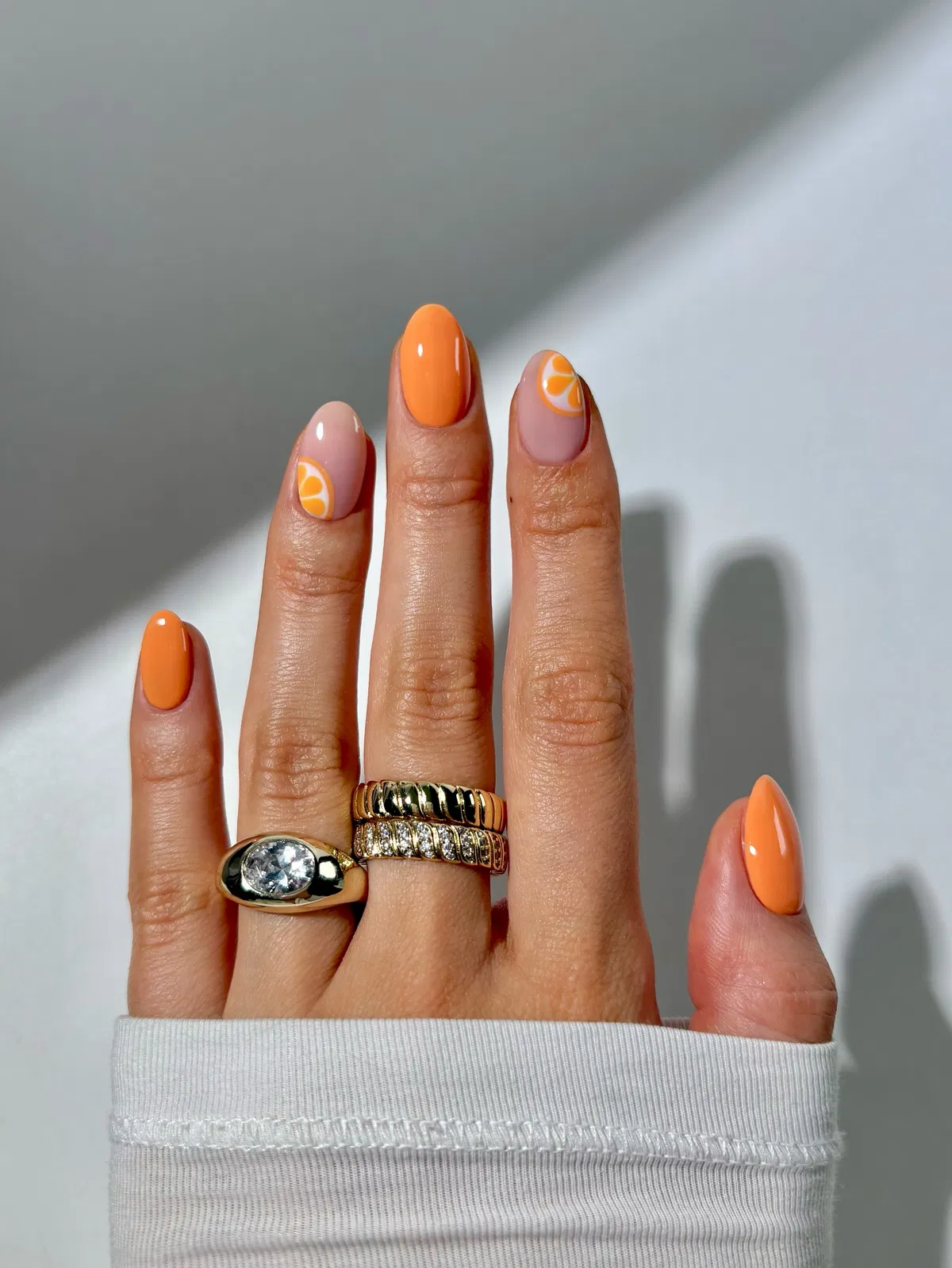simple-summer-nails_thenaillologist_14.webp
