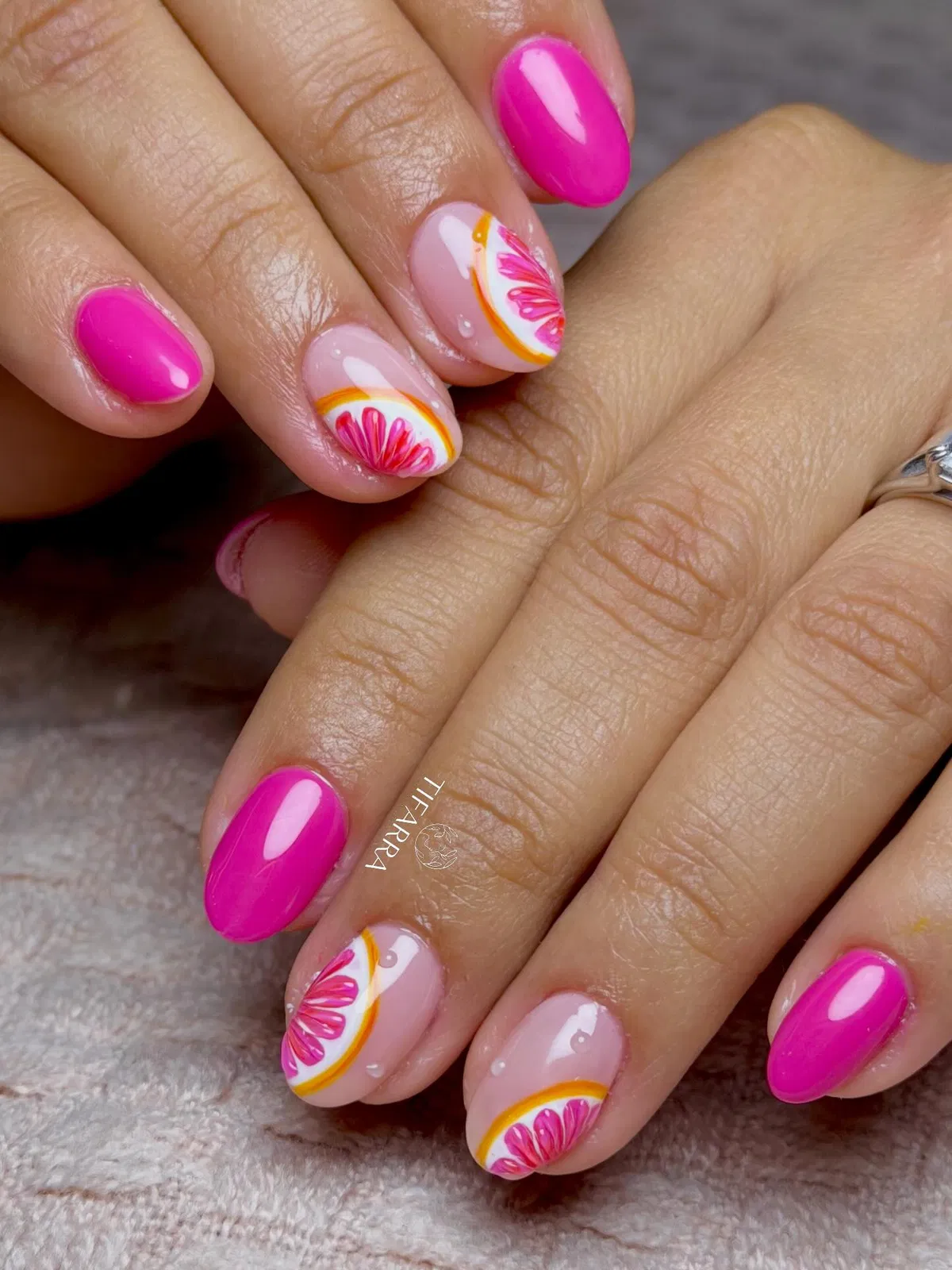 simple-summer-nails_tifarra_nail_studio_3.webp
