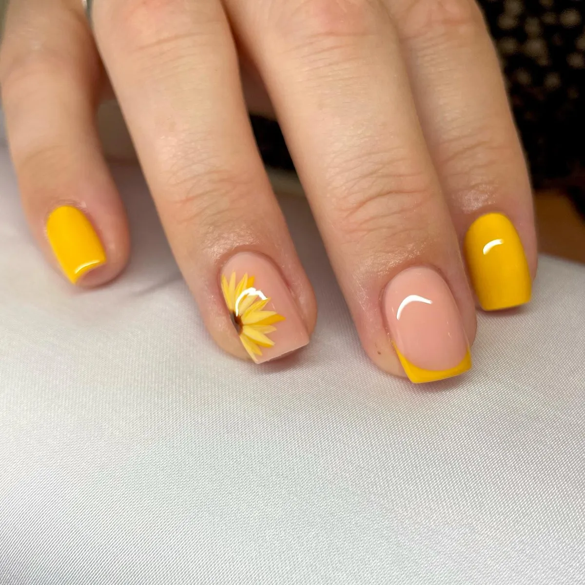 Short square yellow set with sunflower accent and yellow French tip