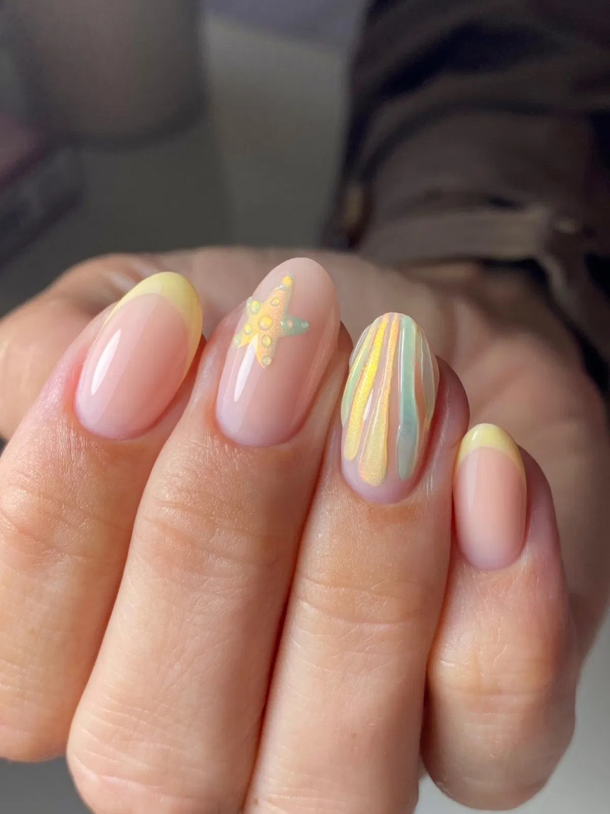 summer-nails-2026_emilia_rose_beauty_12.webp