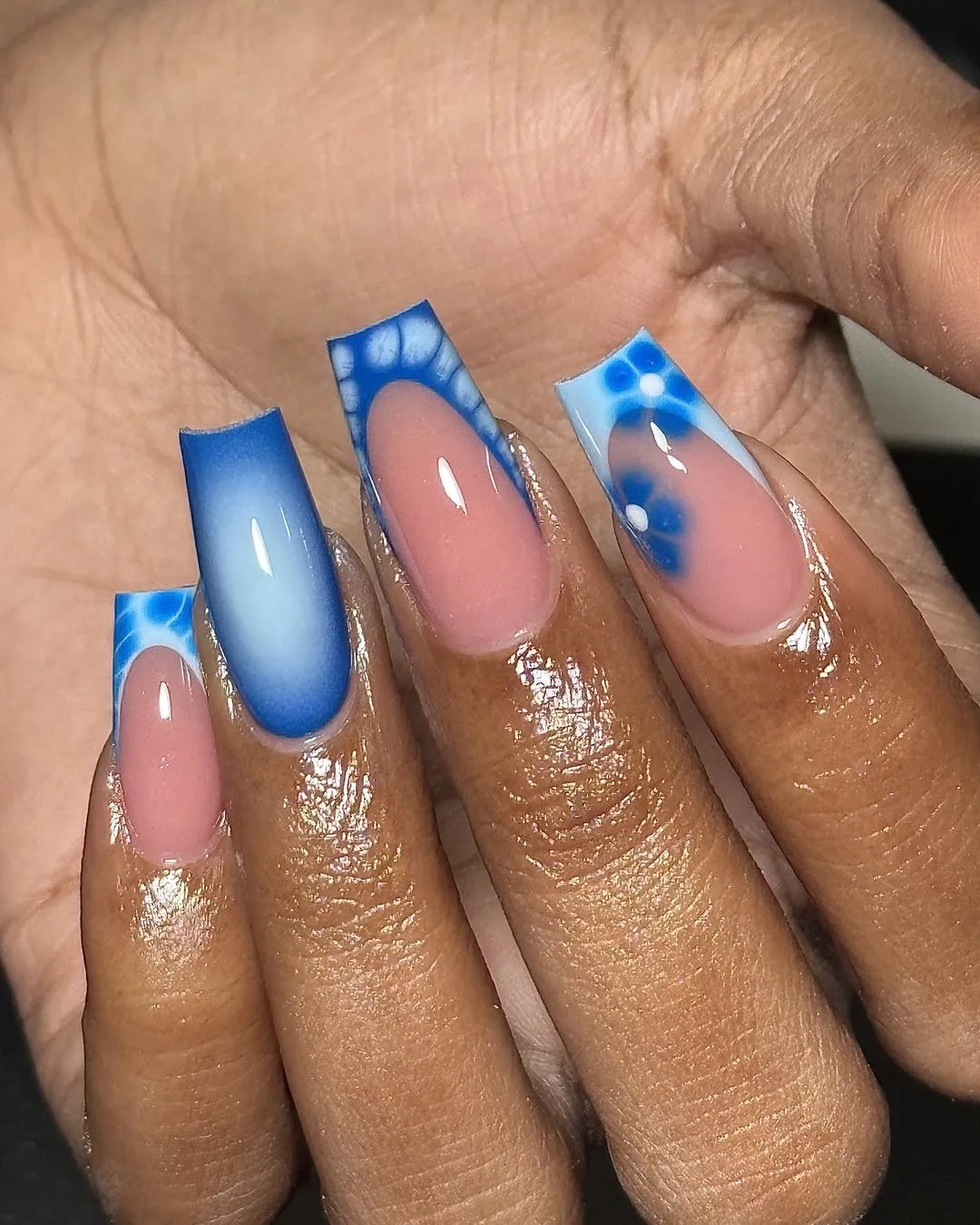 Blue gradient and blue-white marbled tips