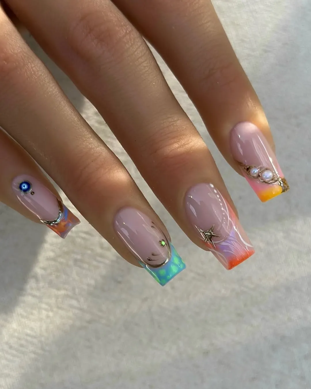 Multicolor tips with eye, starfish, and pearl-like accents