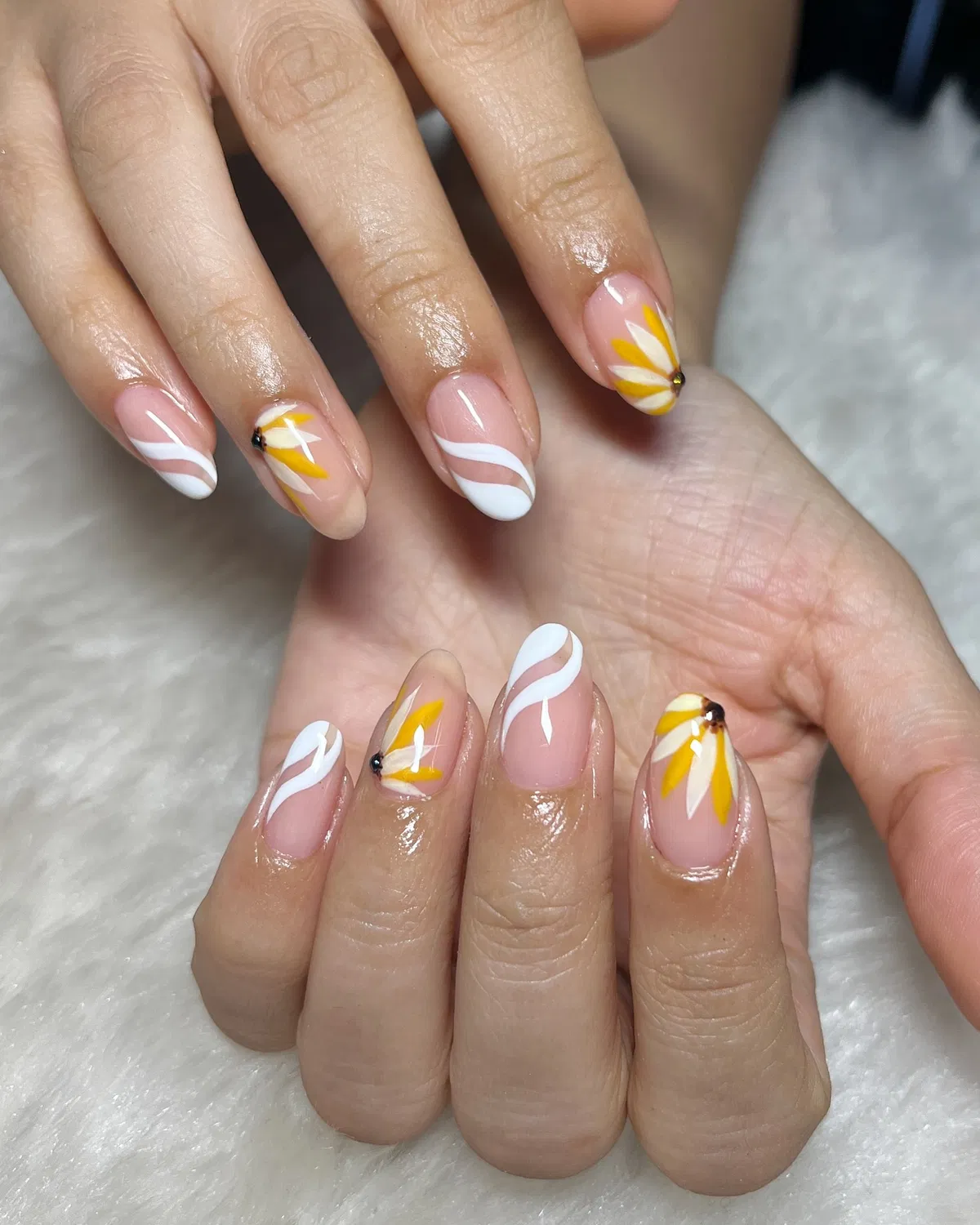 Wavy white tips with minimal yellow petal accents