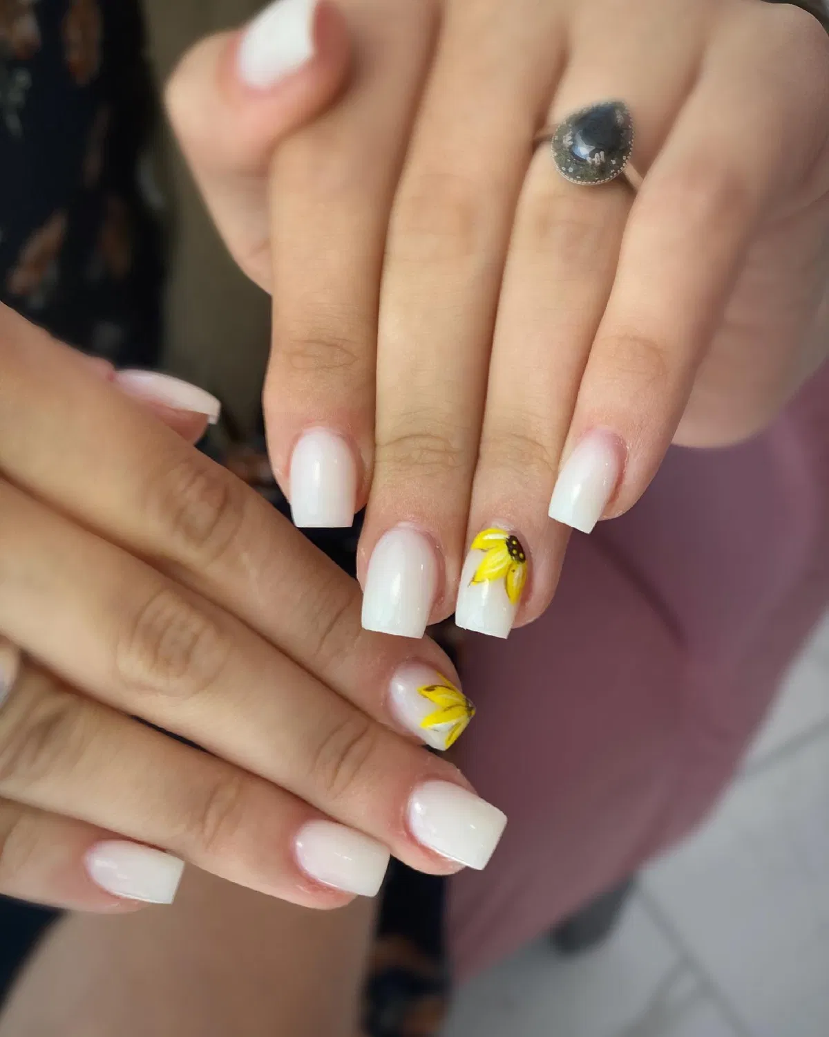 sunflower-nails-design_megisbeauty_room_7.webp